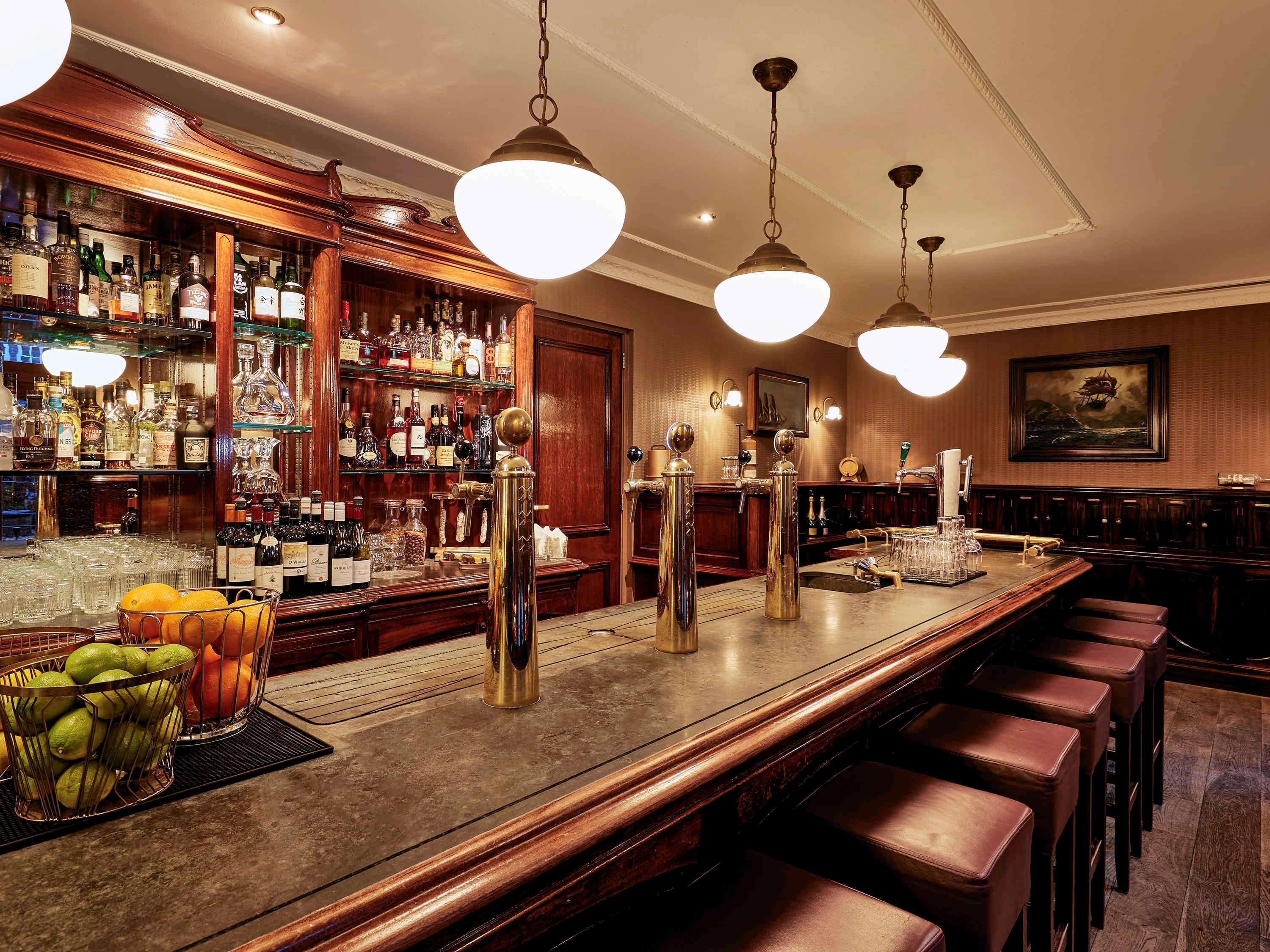 فندق سوفيتيل ليجند ذا غراند أمستردام المظهر الخارجي الصورة The bar at the St. George's Club