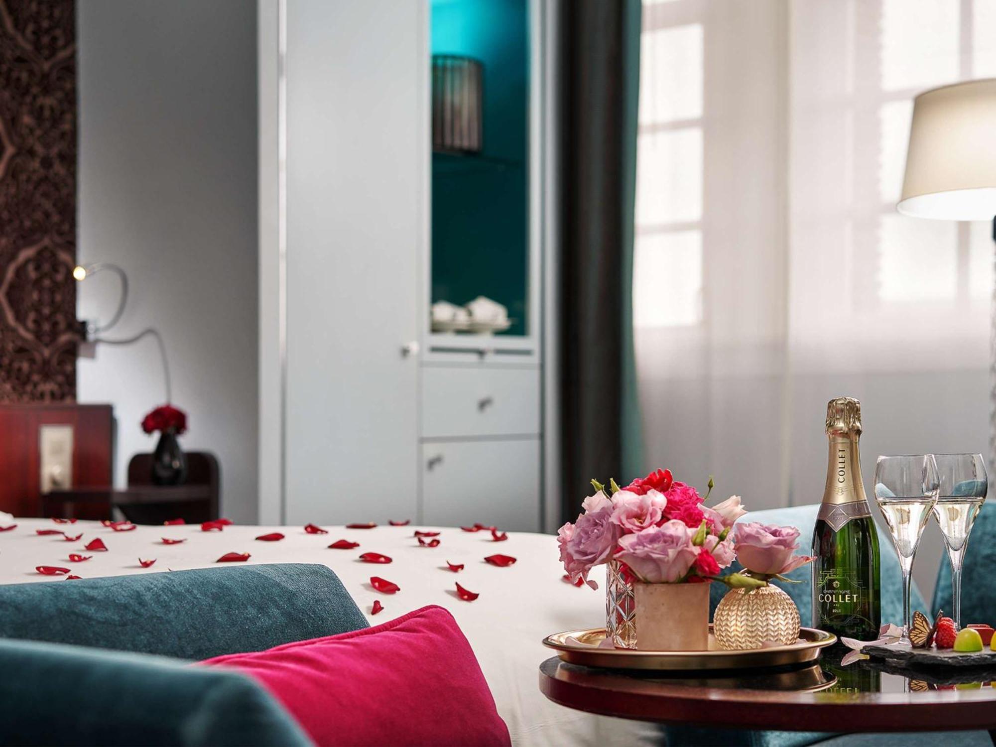 فندق سوفيتيل ليجند ذا غراند أمستردام المظهر الخارجي الصورة A bedroom at the hotel