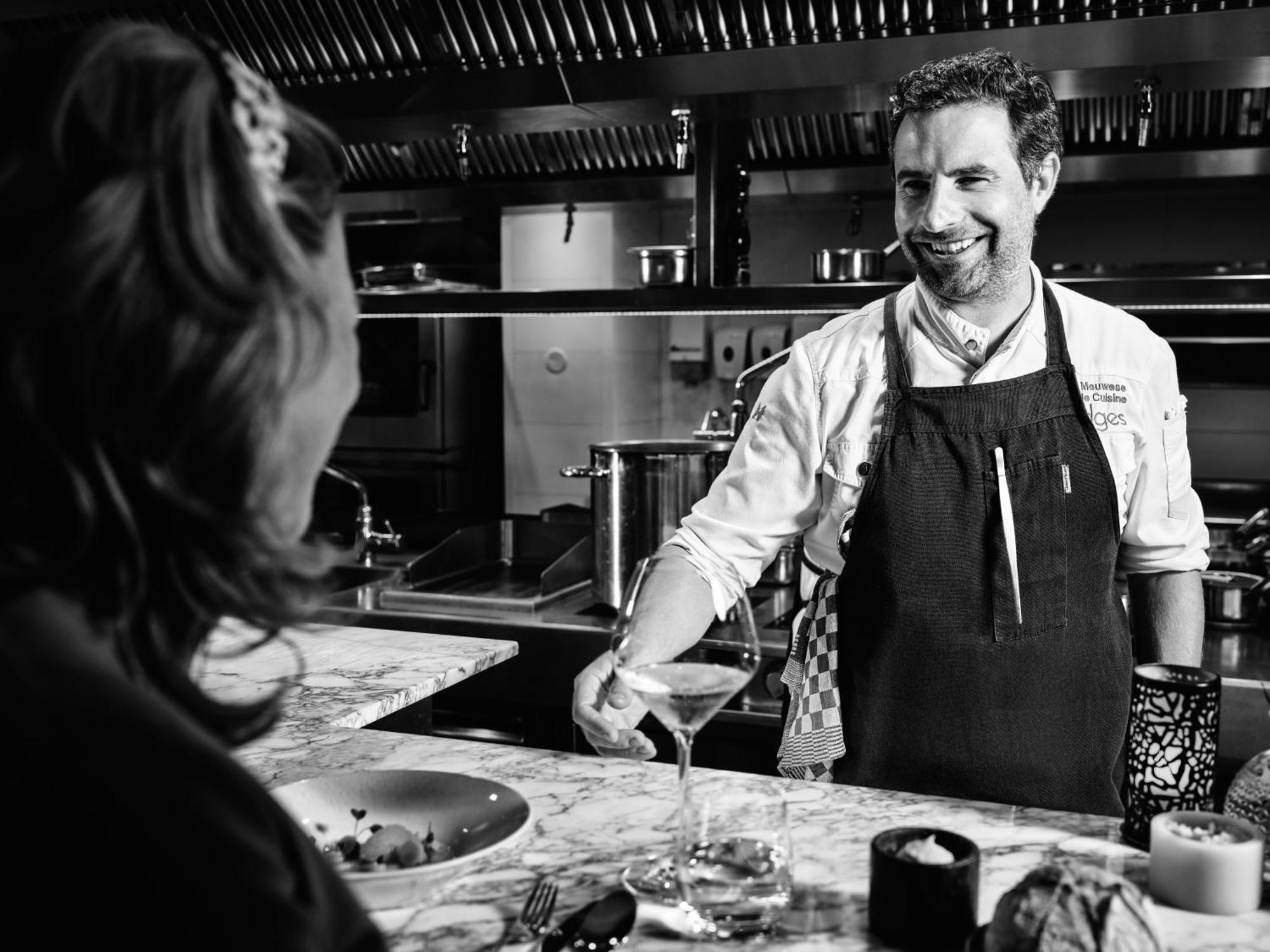 فندق سوفيتيل ليجند ذا غراند أمستردام المظهر الخارجي الصورة Chef and owner of the restaurant, Massimo Botta