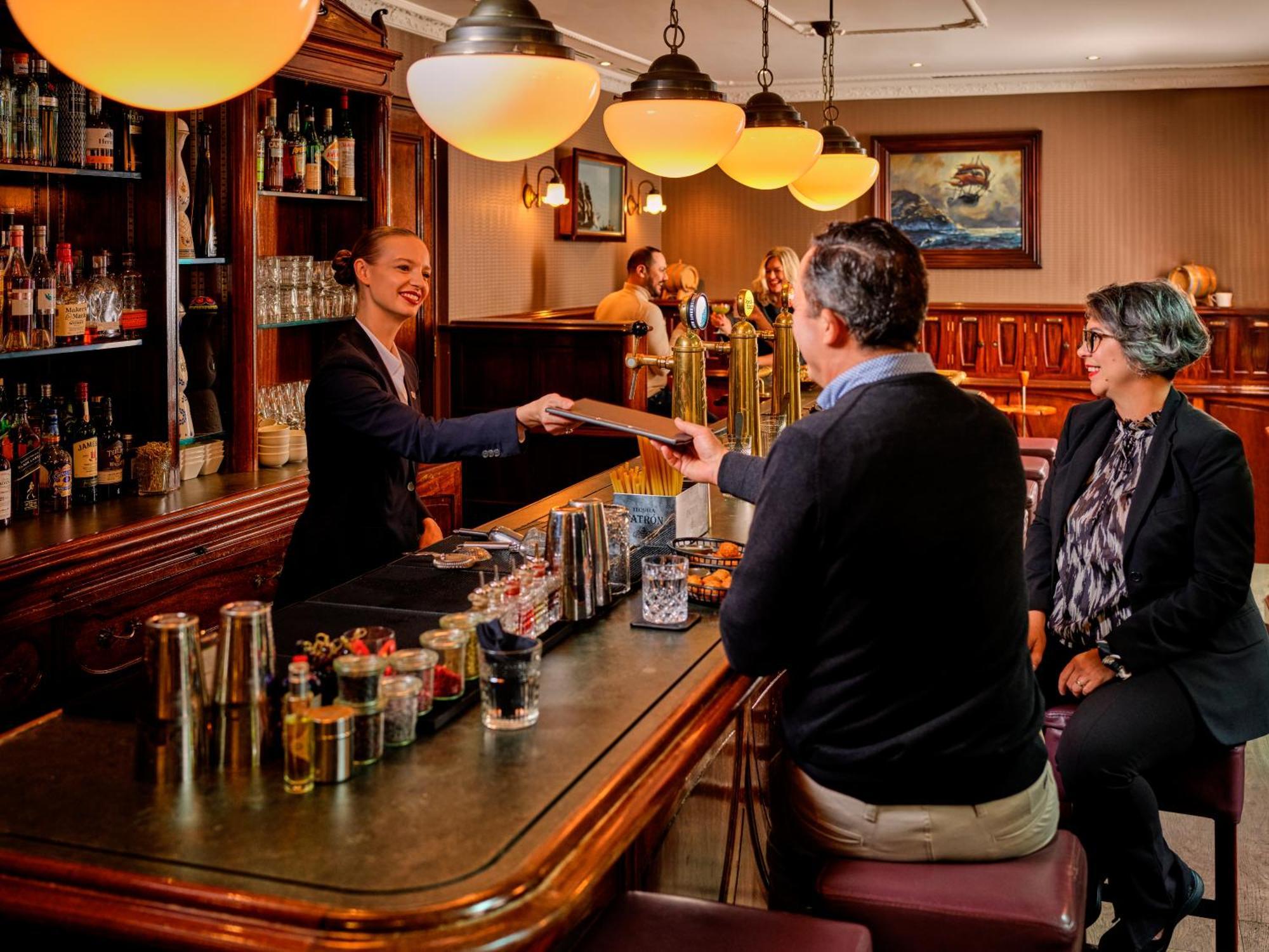 فندق سوفيتيل ليجند ذا غراند أمستردام المظهر الخارجي الصورة The bar at the hotel