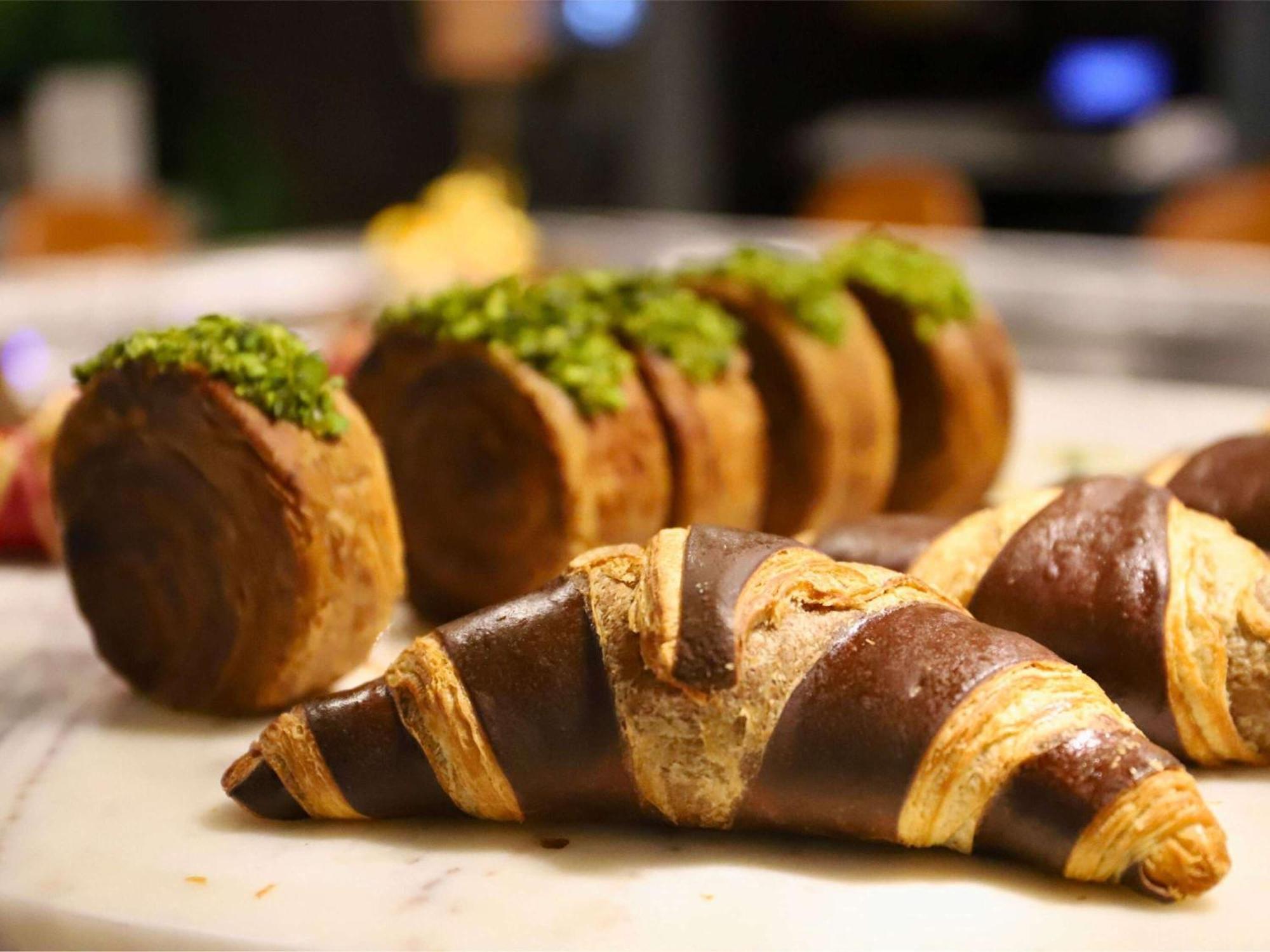 فندق سوفيتيل ليجند ذا غراند أمستردام المظهر الخارجي الصورة Chocolate croissants